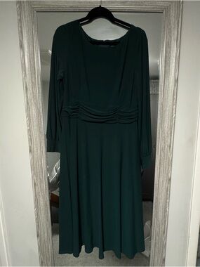Jessica Howard Dark Green Long-Sleeve Midi Dress
